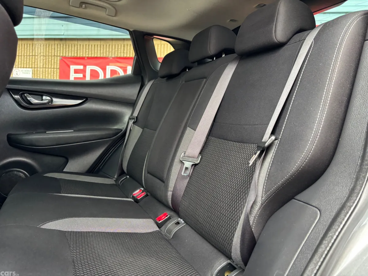Nissan Qashqai MPV, Petrol, 2019, Grey