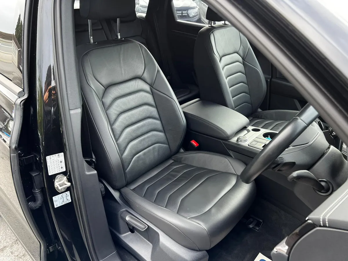 Volkswagen Touareg SUV, Diesel, 2023, Black