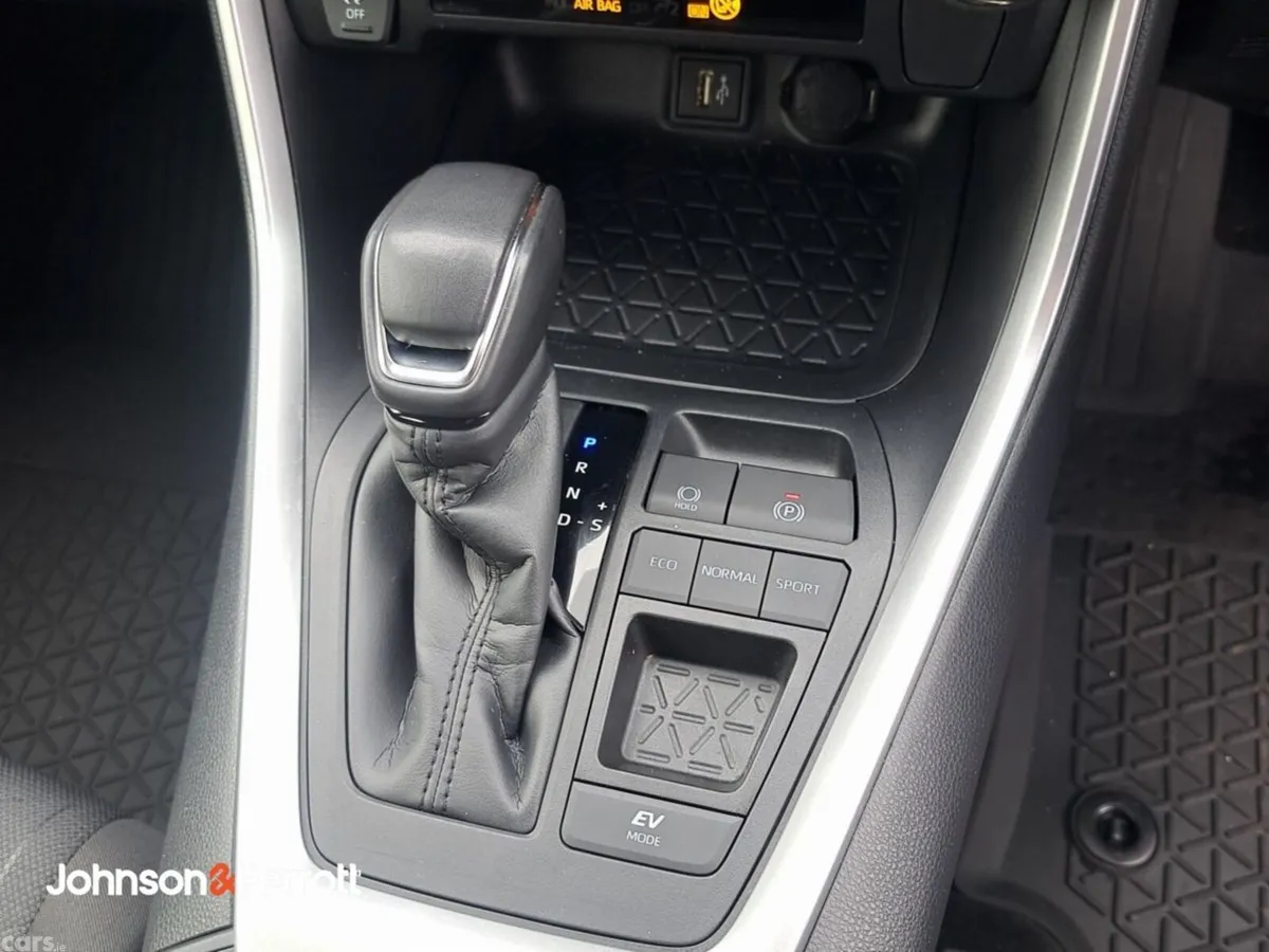 Toyota RAV4 SUV, Petrol Hybrid, 2025, Red