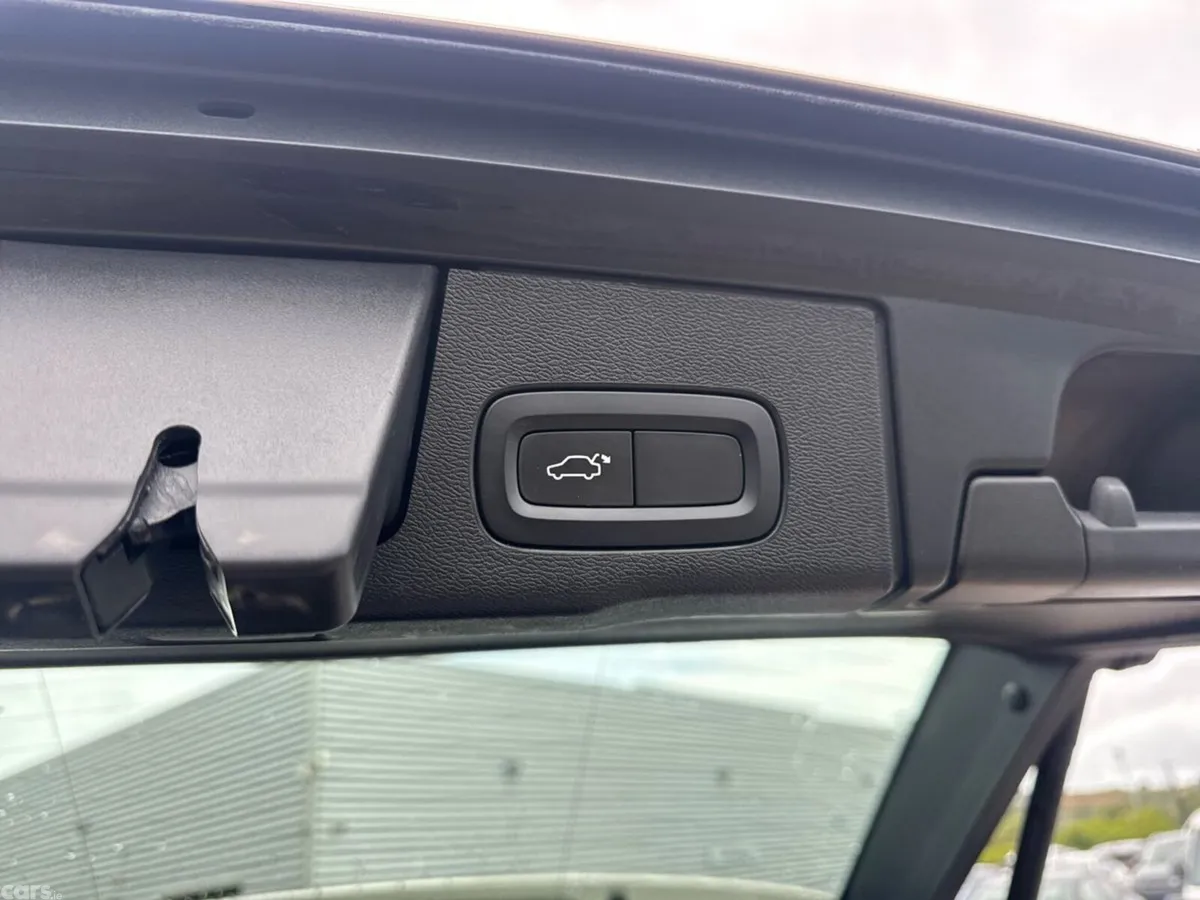 Volvo XC60 SUV, Petrol Plug-in Hybrid, 2024, Grey