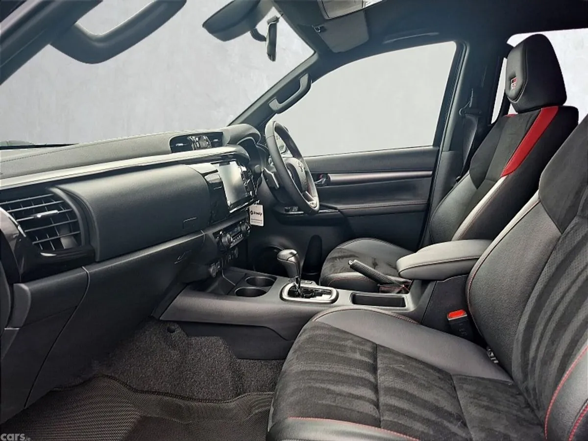 Toyota Hilux Pick Up, Diesel, 2024, Black