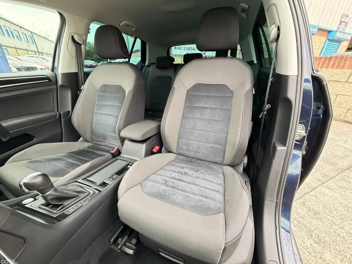 Volkswagen Golf Hatchback, Petrol, 2016, Navy