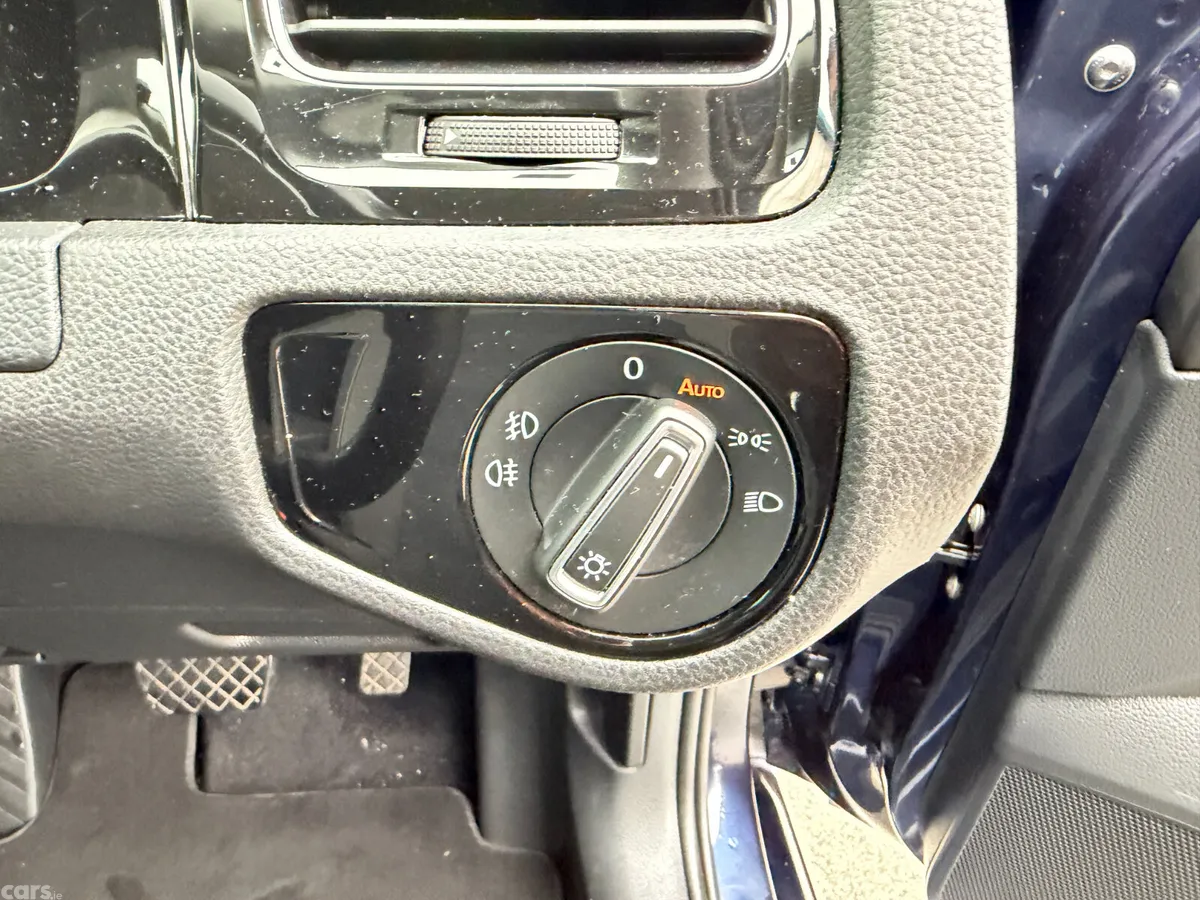 Volkswagen Golf Hatchback, Petrol, 2016, Navy