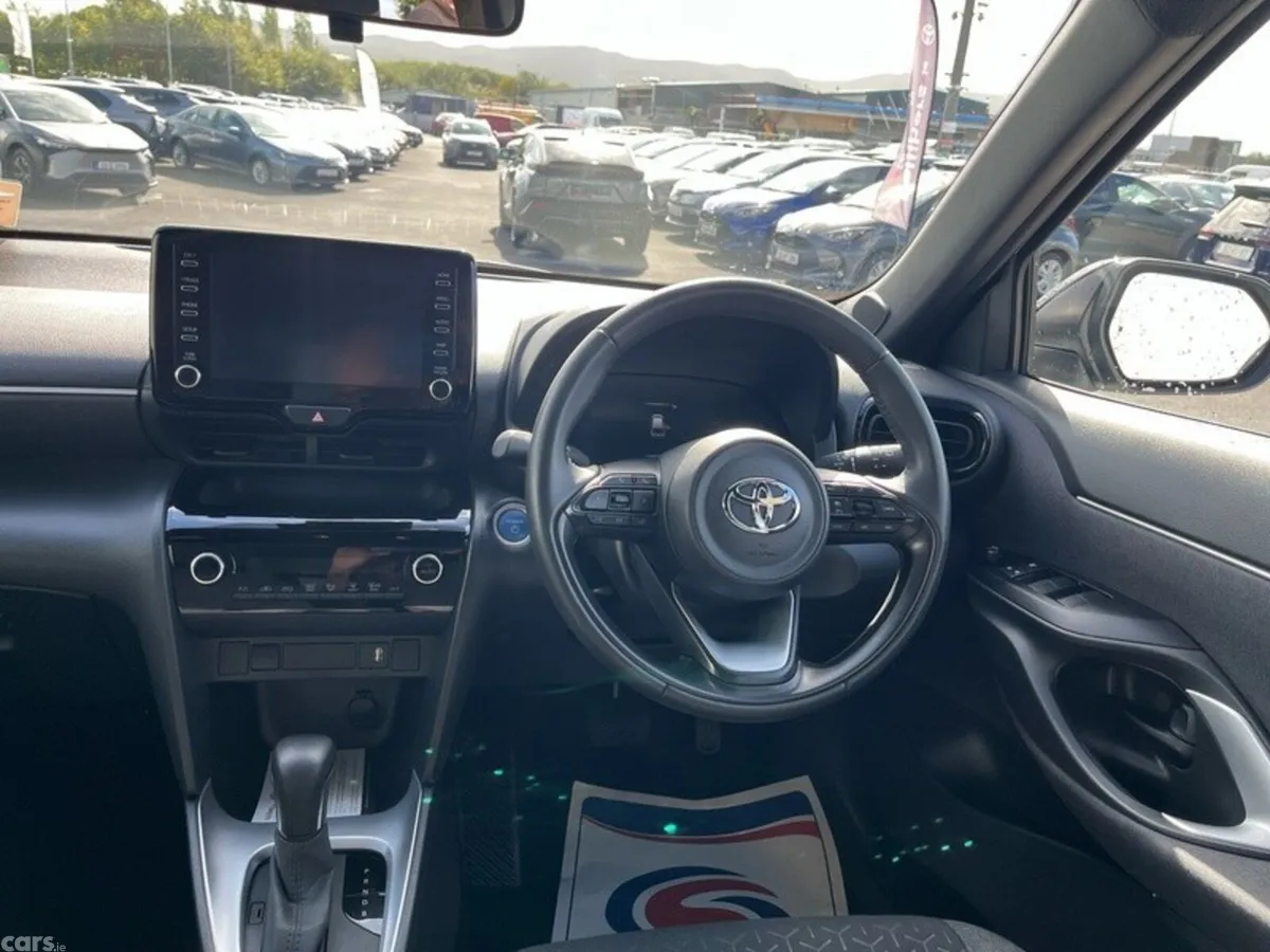 Toyota Yaris Cross Hatchback, Petrol Hybrid, 2023, White
