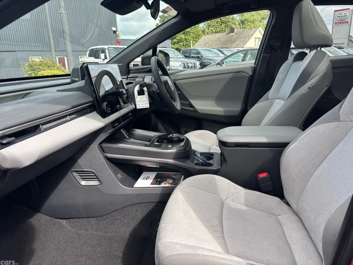 Toyota C-HR Estate, Electric, 2026, Brown