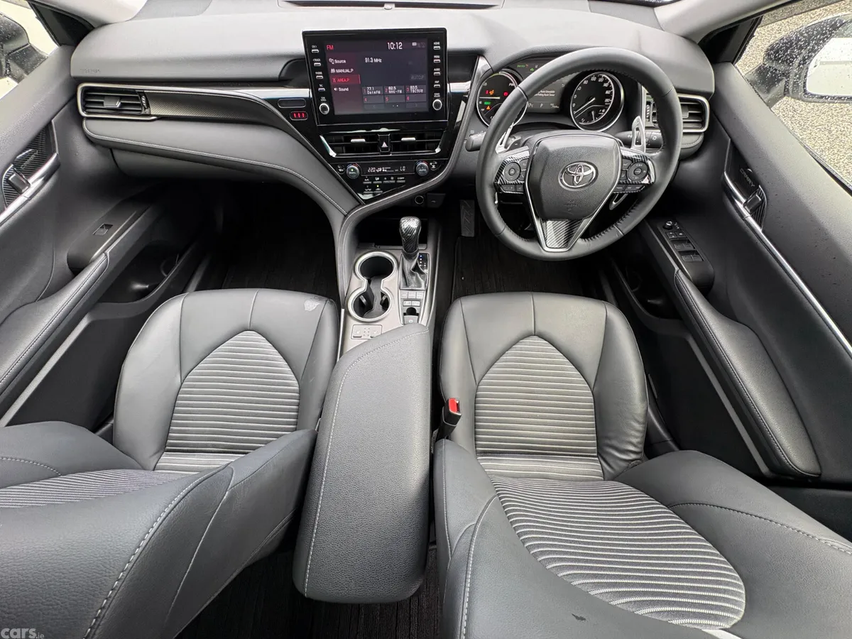 Toyota Camry Saloon, Petrol Hybrid, 2021, White