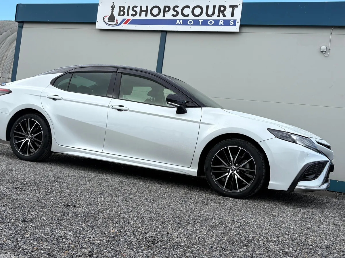 Toyota Camry Saloon, Petrol Hybrid, 2021, White