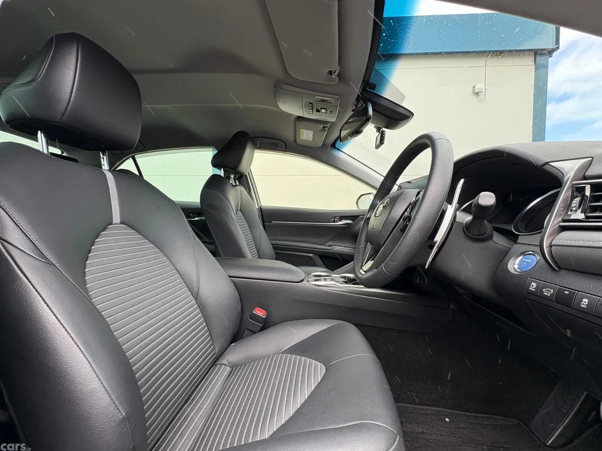 Toyota Camry Saloon, Petrol Hybrid, 2021, White
