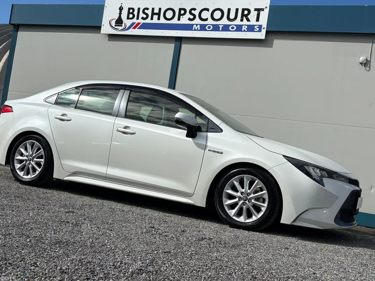 Toyota Corolla Saloon, Petrol Hybrid, 2020, White