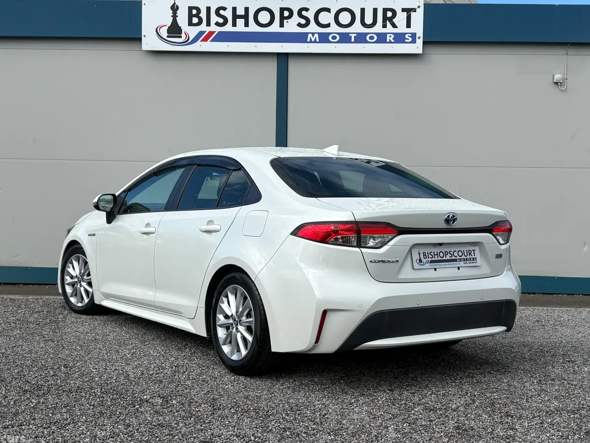 Toyota Corolla Saloon, Petrol Hybrid, 2020, White