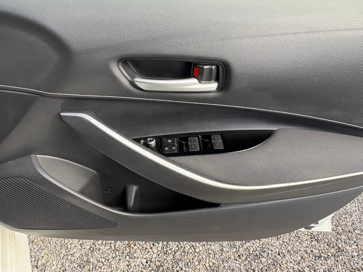 Toyota Corolla Saloon, Petrol Hybrid, 2020, White