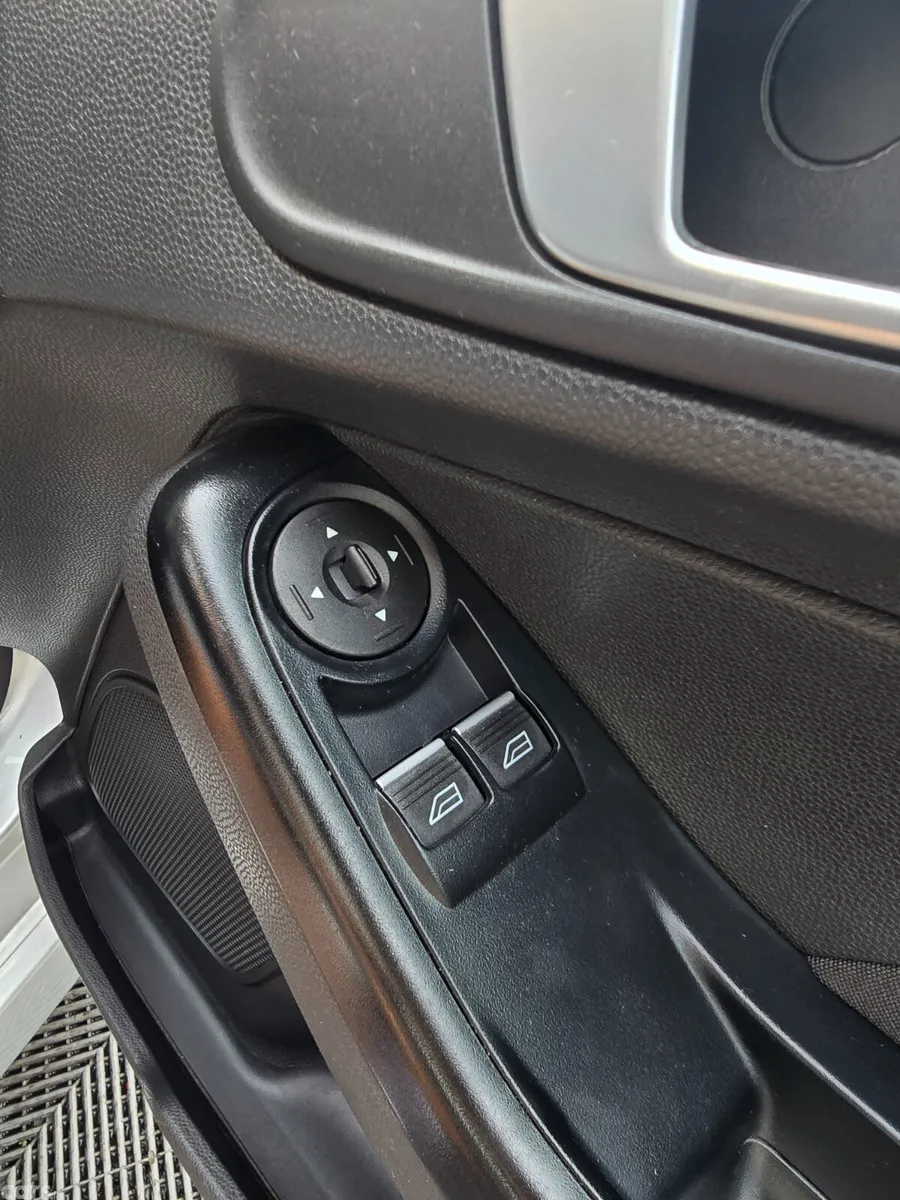 Ford Fiesta Hatchback, Petrol, 2016, Silver