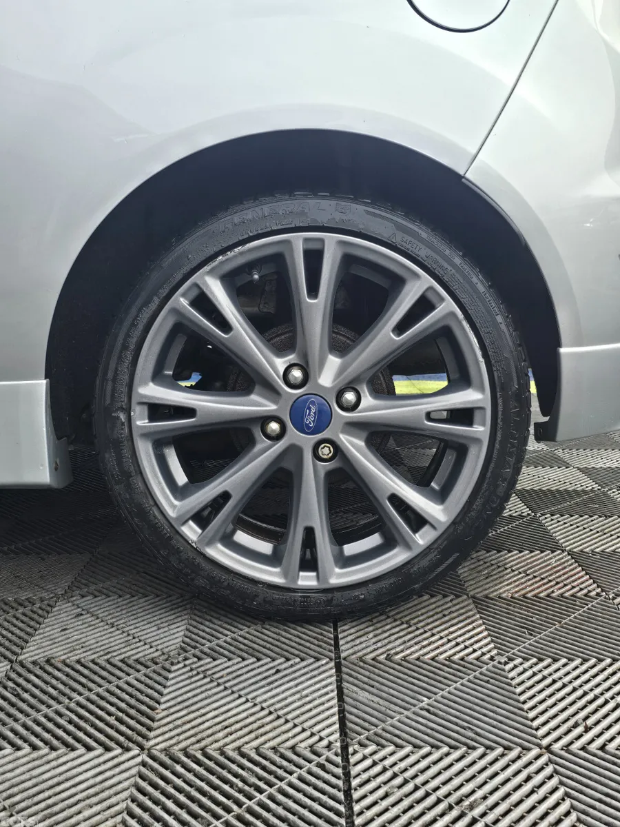 Ford Fiesta Hatchback, Petrol, 2016, Silver
