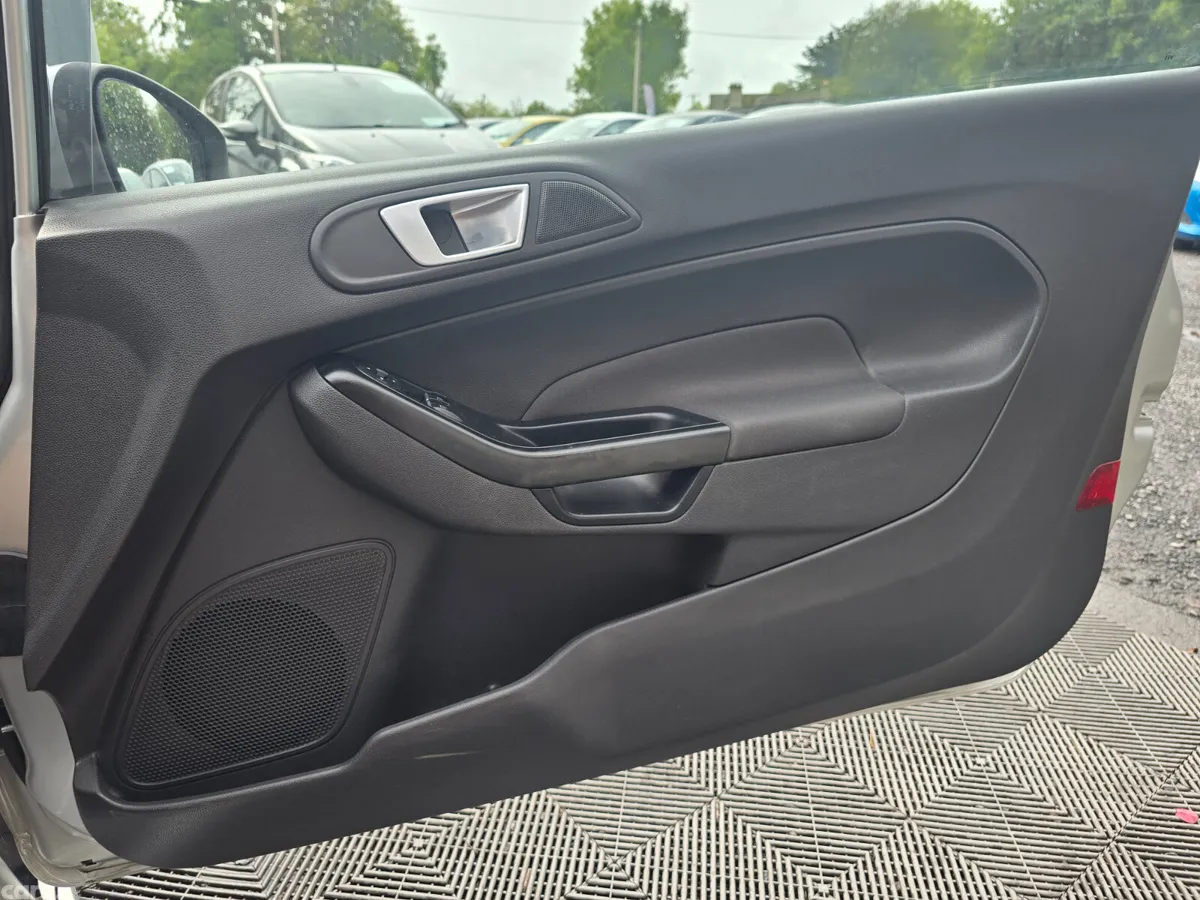 Ford Fiesta Hatchback, Petrol, 2016, Silver