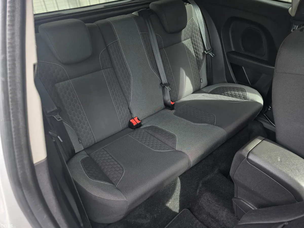 Ford Fiesta Hatchback, Petrol, 2016, Silver