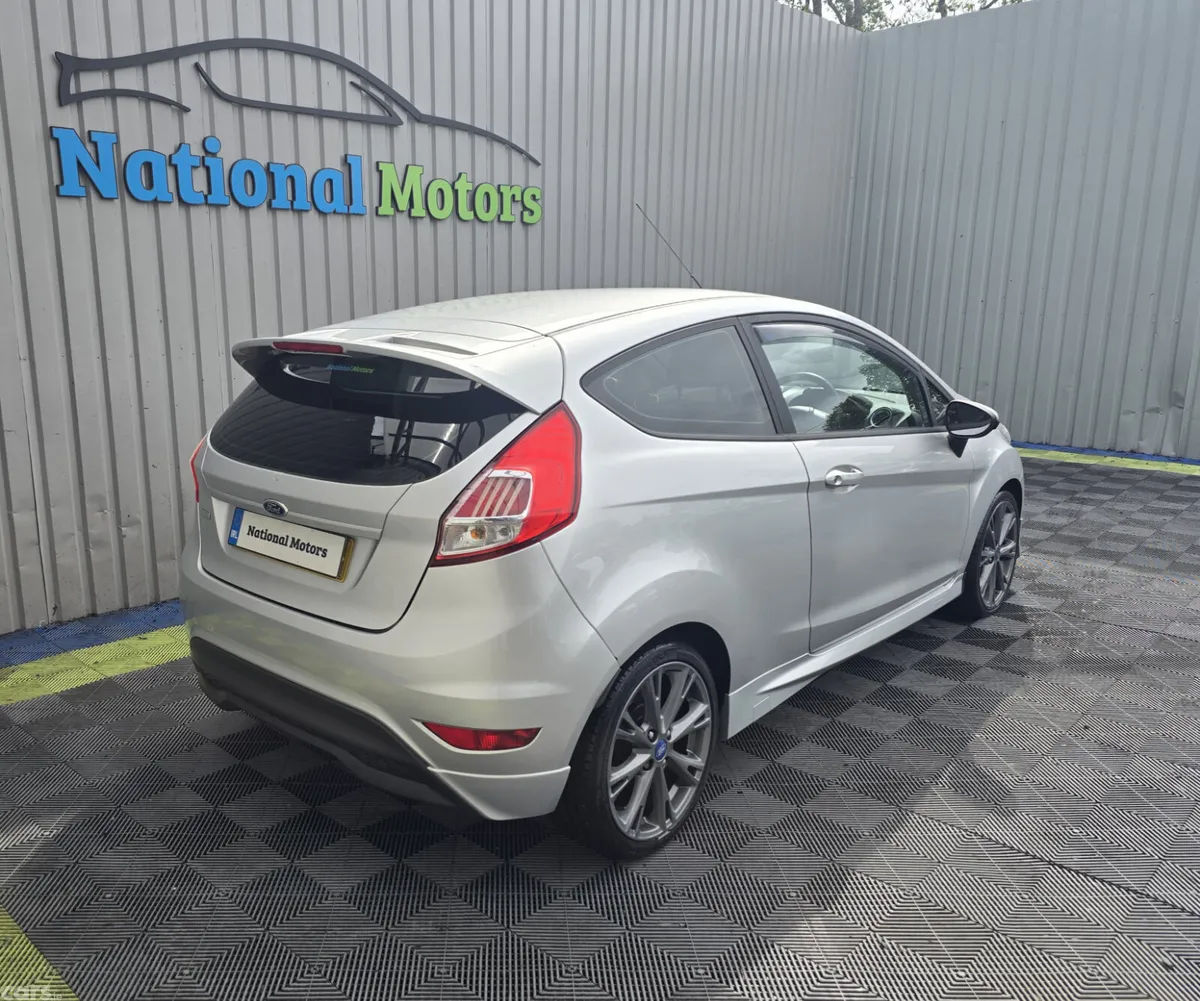 Ford Fiesta Hatchback, Petrol, 2016, Silver