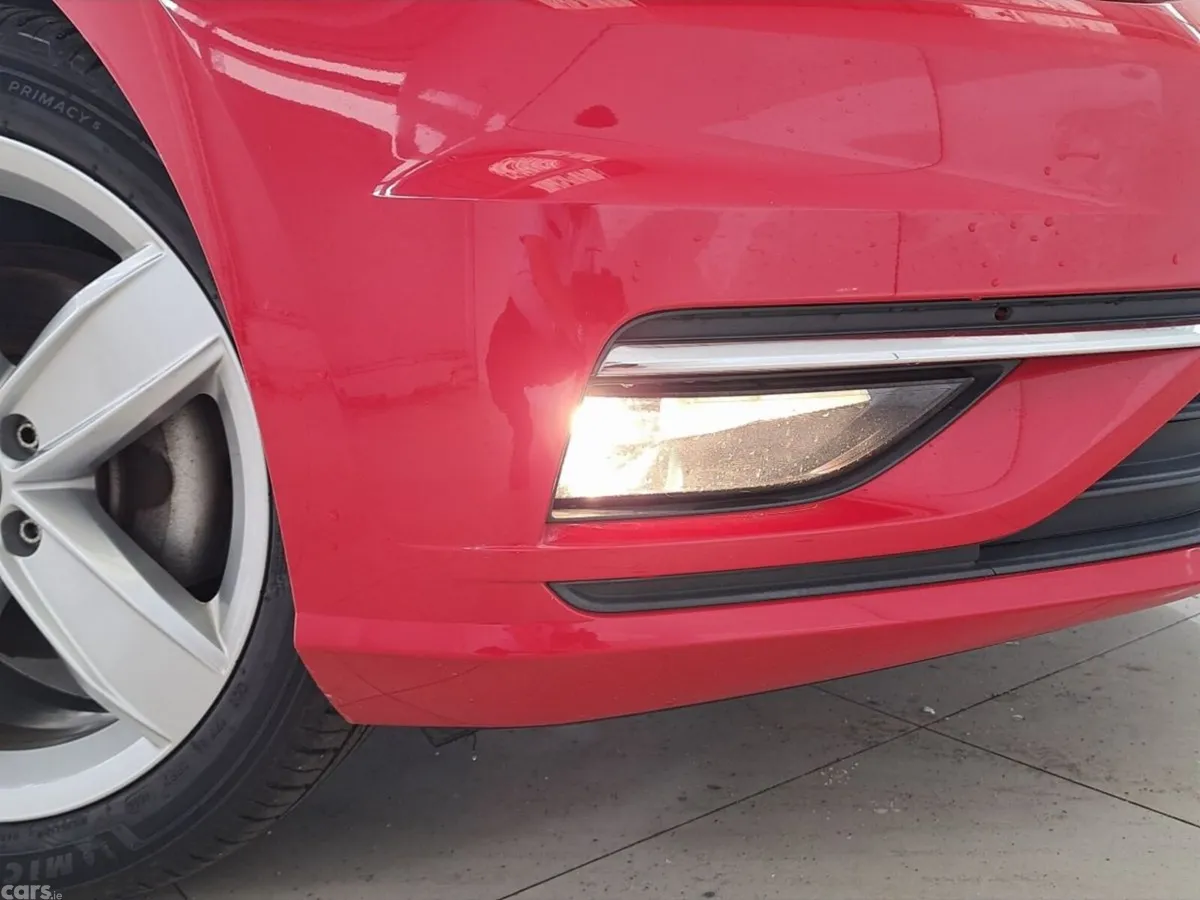 Volkswagen Golf Hatchback, Petrol, 2018, Red