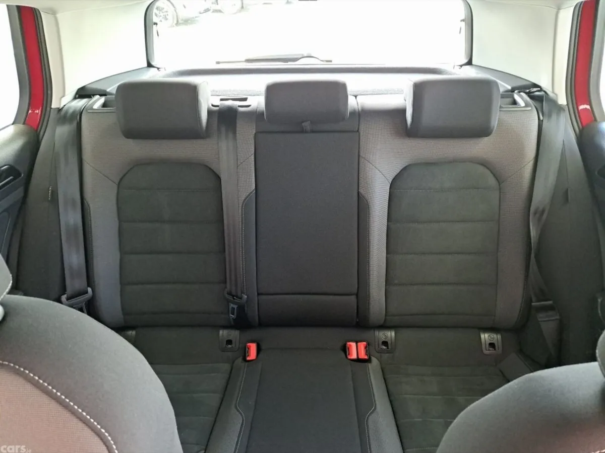 Volkswagen Golf Hatchback, Petrol, 2018, Red