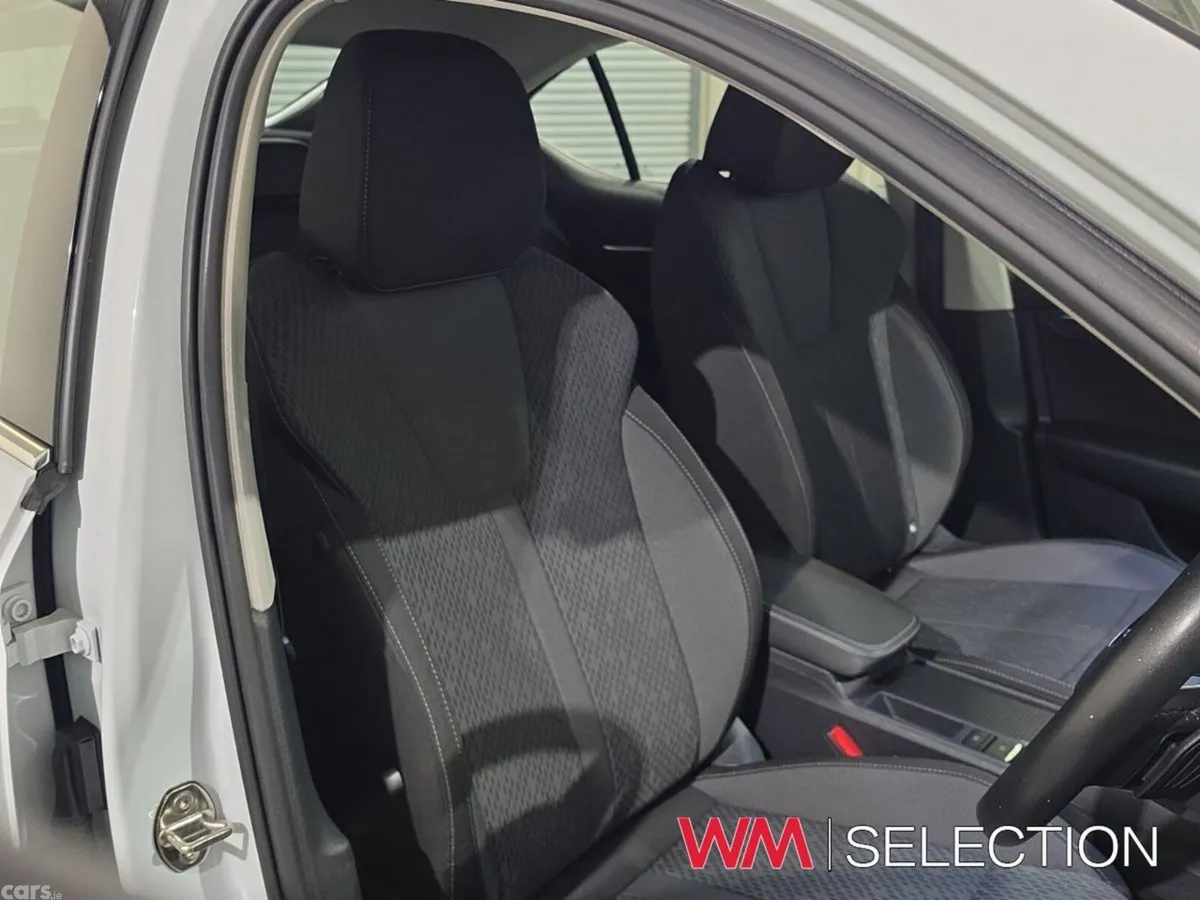 Skoda Octavia Saloon, Petrol Hybrid, 2024, White