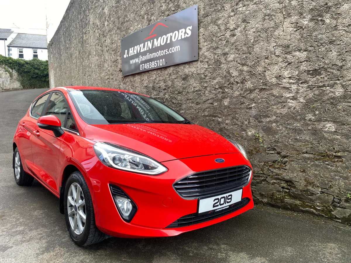 Ford Fiesta Hatchback, Petrol, 2019, Red