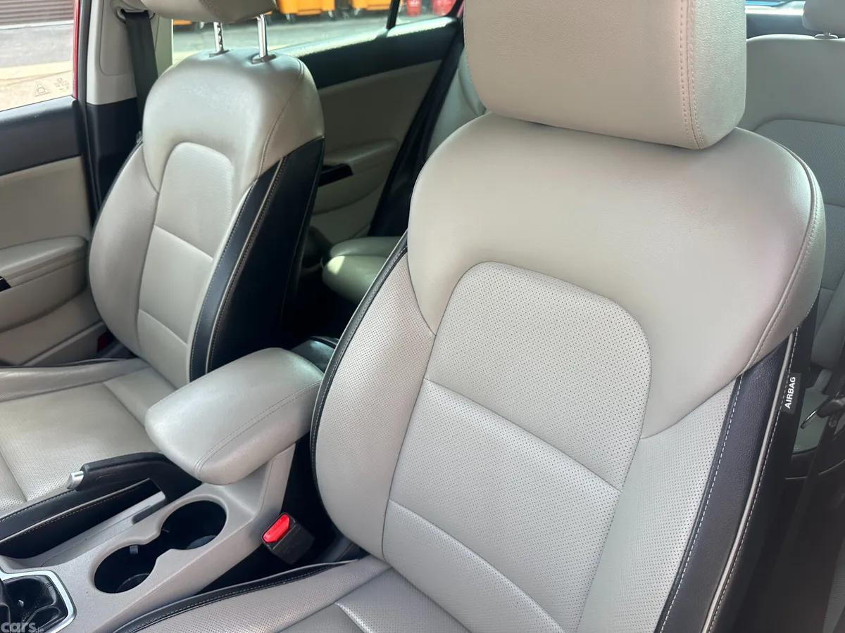 Kia Sportage SUV, Diesel Hybrid, 2021, Red