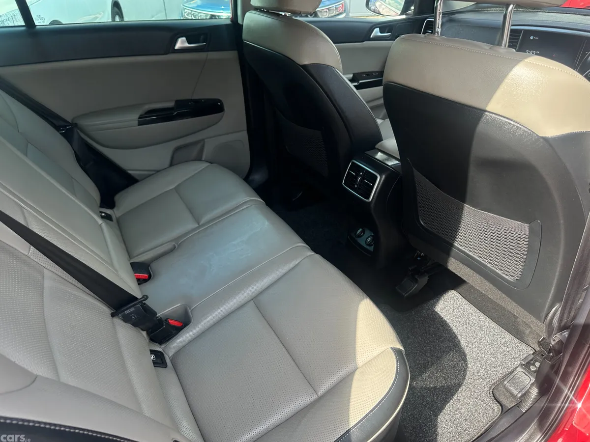 Kia Sportage SUV, Diesel Hybrid, 2021, Red