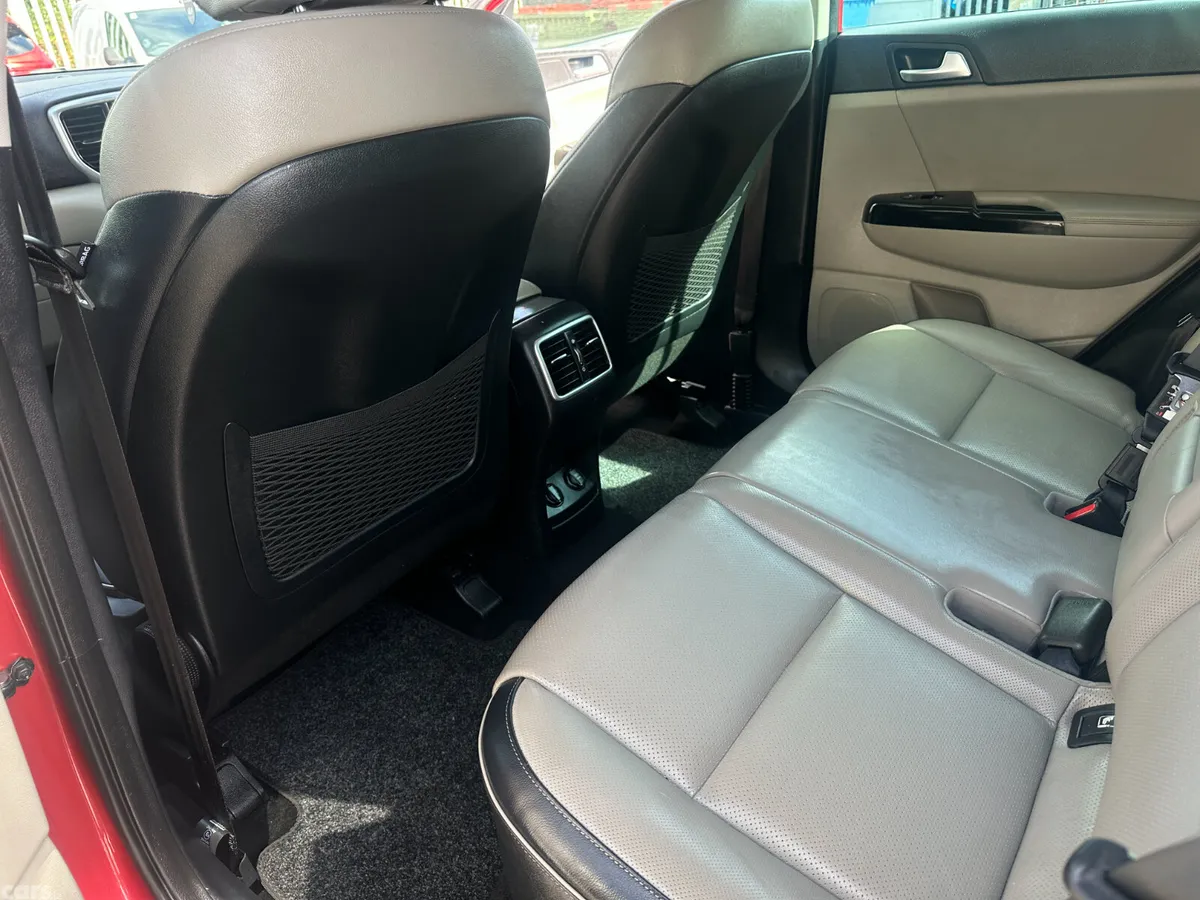Kia Sportage SUV, Diesel Hybrid, 2021, Red