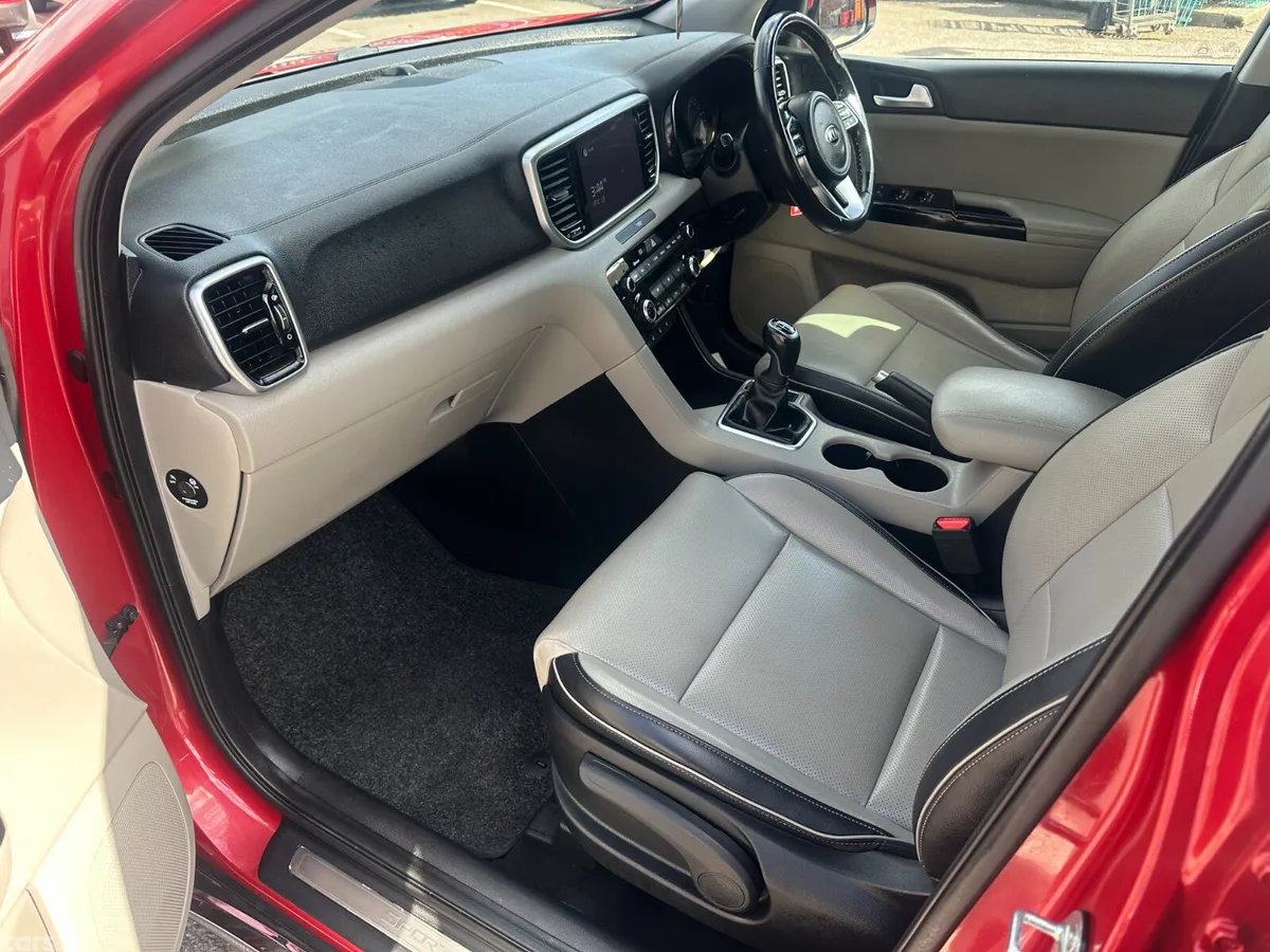 Kia Sportage SUV, Diesel Hybrid, 2021, Red