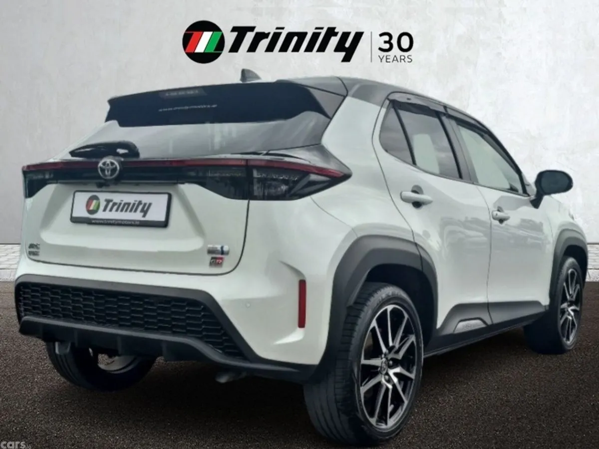 Toyota Yaris Cross Hatchback, Petrol Hybrid, 2023, White