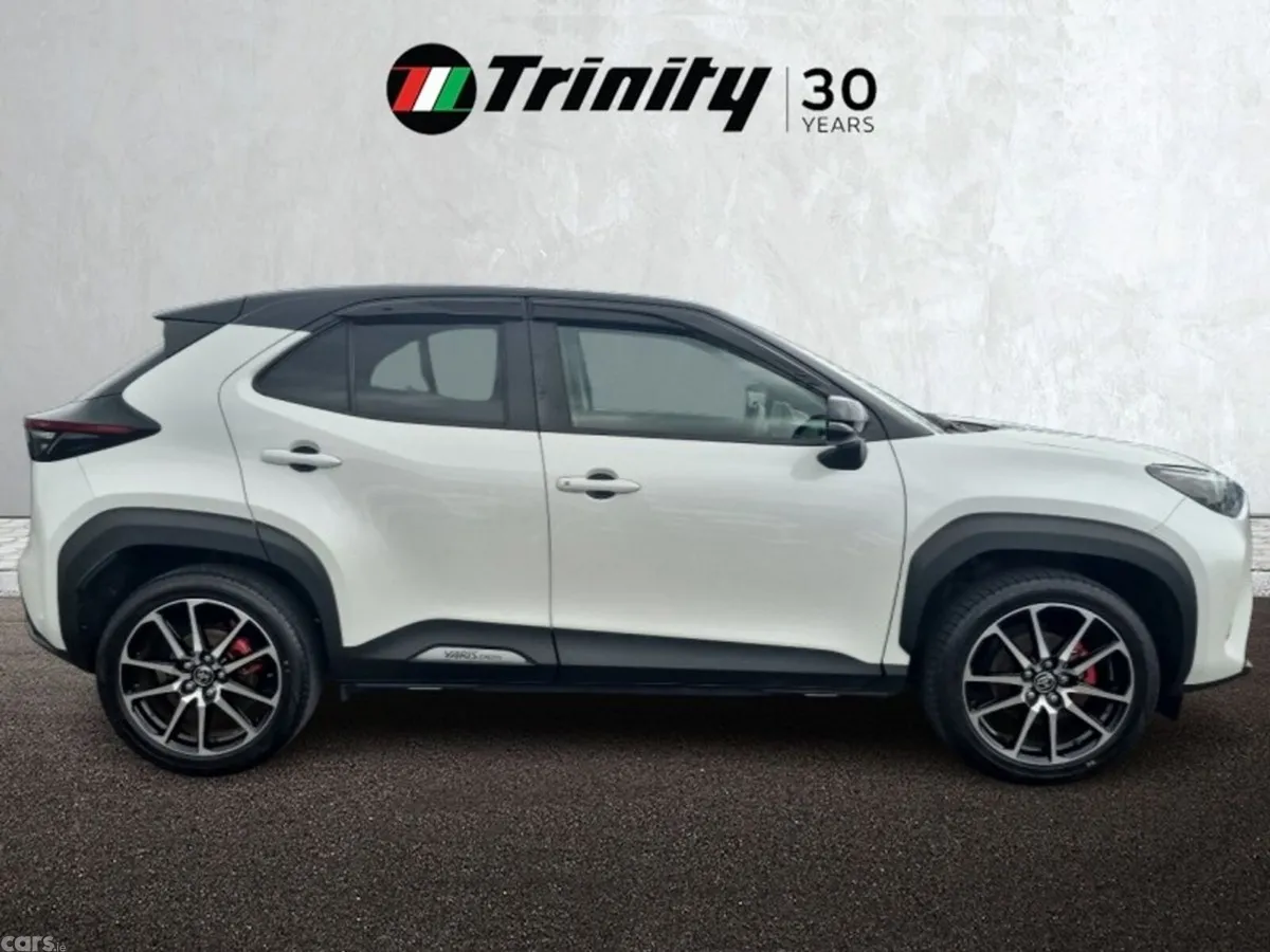Toyota Yaris Cross Hatchback, Petrol Hybrid, 2023, White