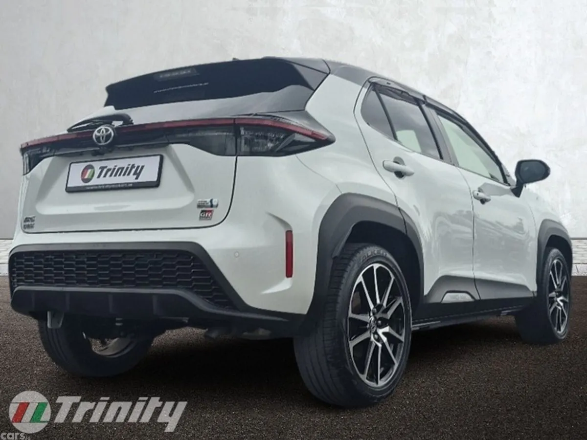 Toyota Yaris Cross Hatchback, Petrol Hybrid, 2023, White