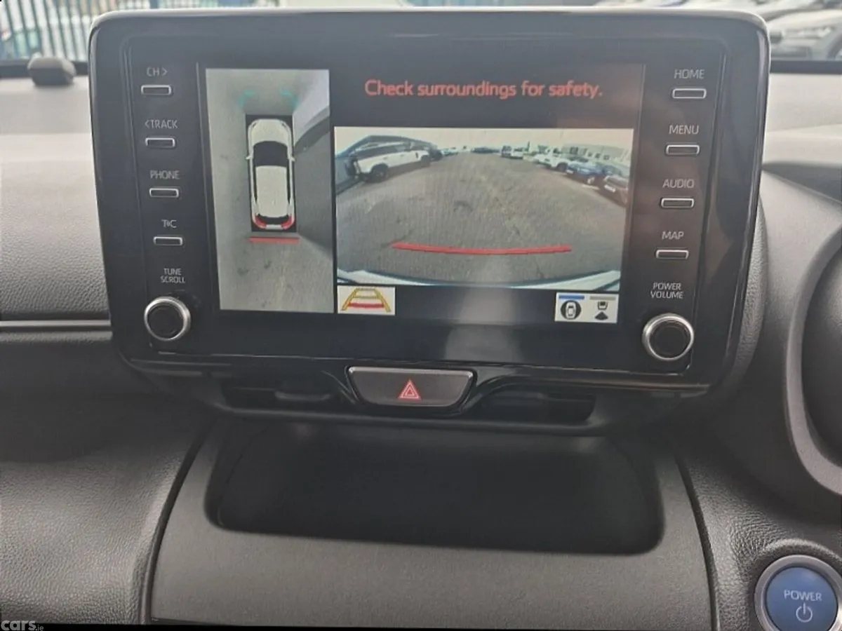 Toyota Yaris Cross Hatchback, Petrol Hybrid, 2023, White