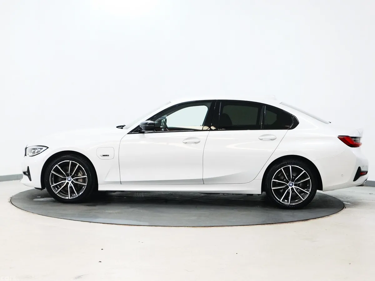 BMW 3-Series Saloon, Petrol Hybrid, 2022, White