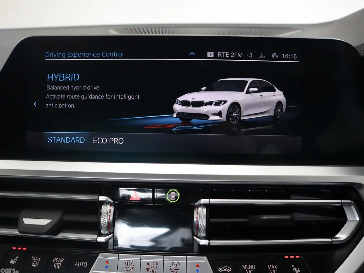 BMW 3-Series Saloon, Petrol Hybrid, 2022, White