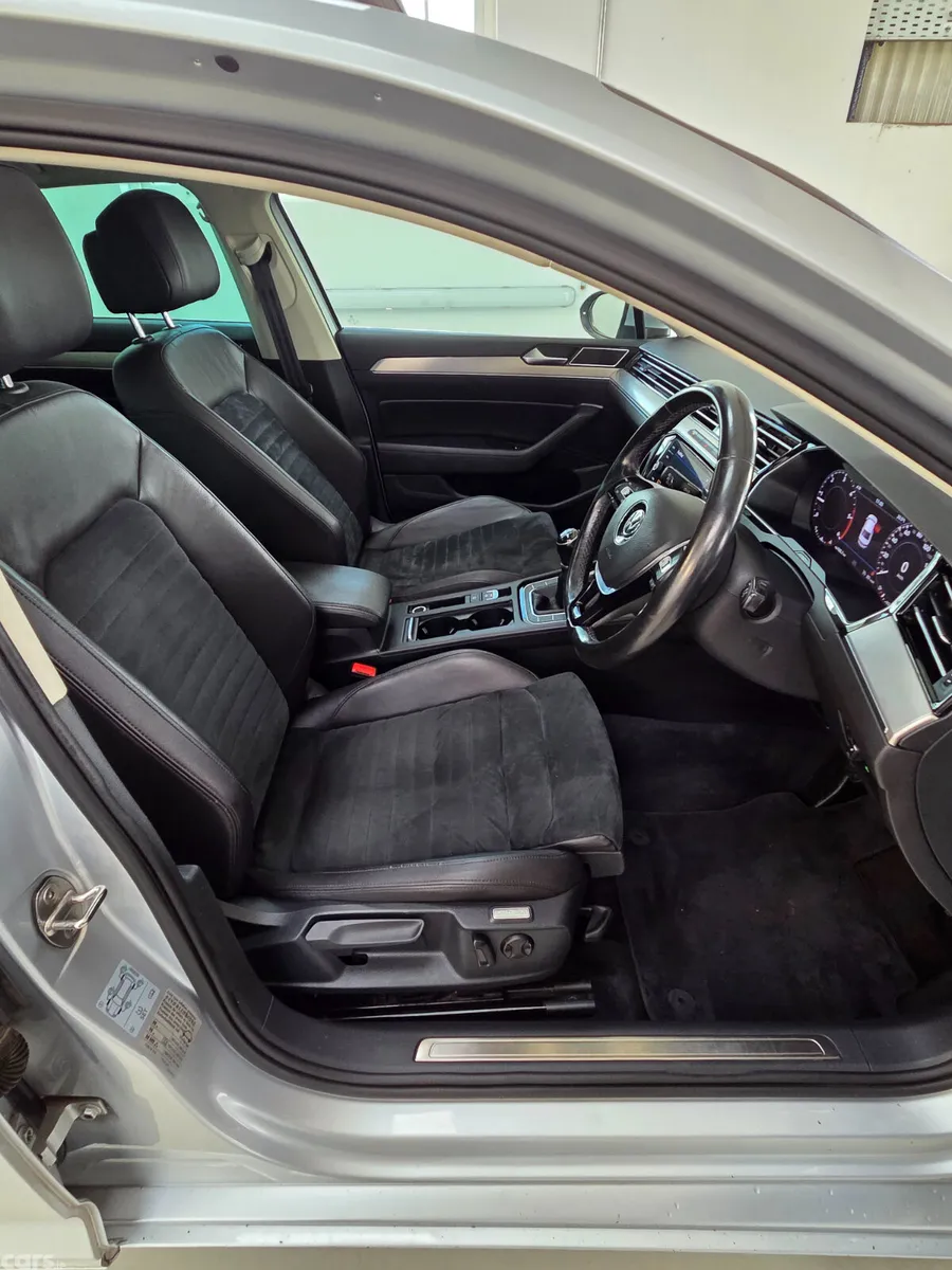 Volkswagen Passat Saloon, Diesel, 2018, Silver