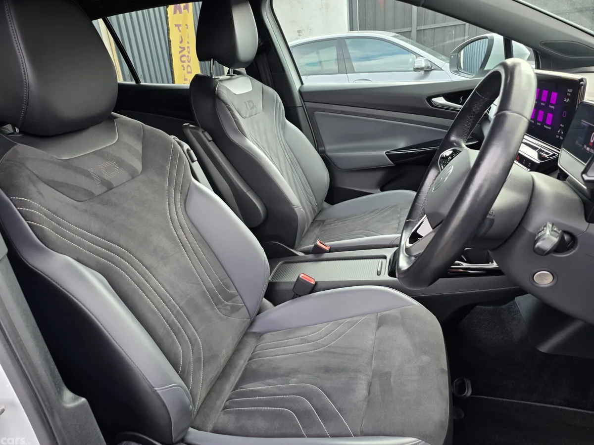 Volkswagen ID.4 SUV, Electric, 2023, White