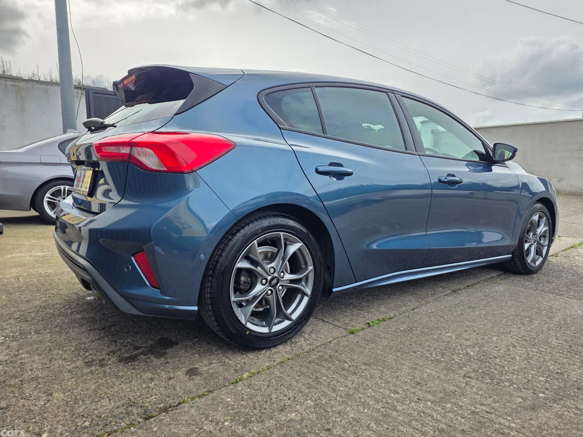 Ford Focus Hatchback, Diesel, 2020, Blue