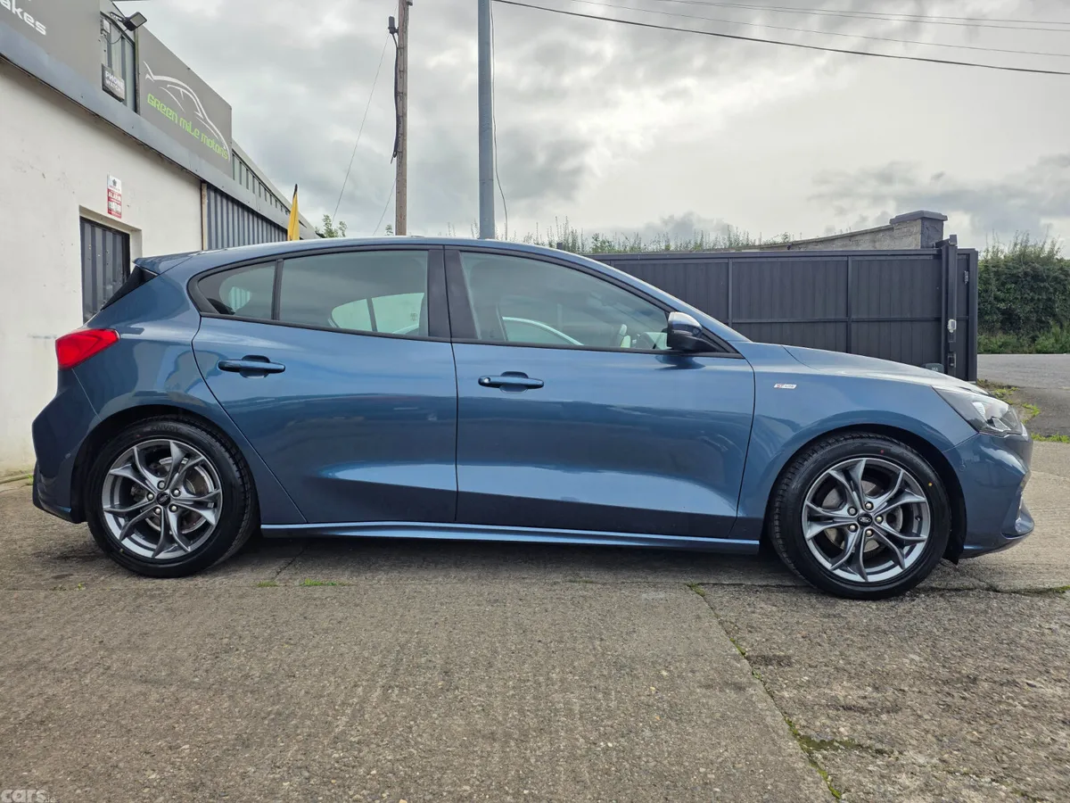 Ford Focus Hatchback, Diesel, 2020, Blue