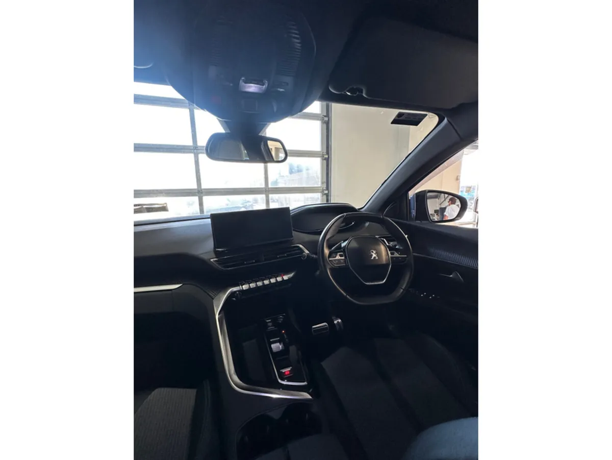 Peugeot 5008 MPV, Diesel, 2024, Grey