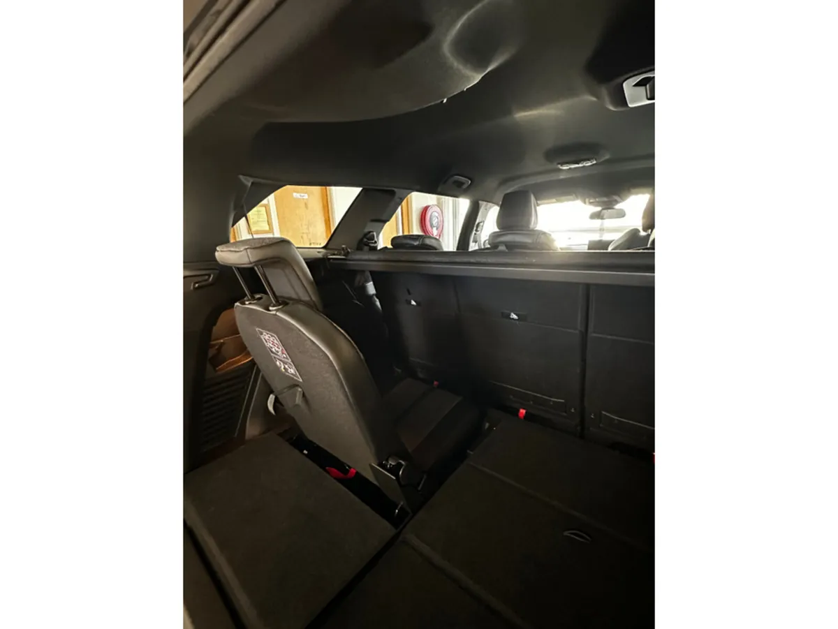 Peugeot 5008 MPV, Diesel, 2024, Grey
