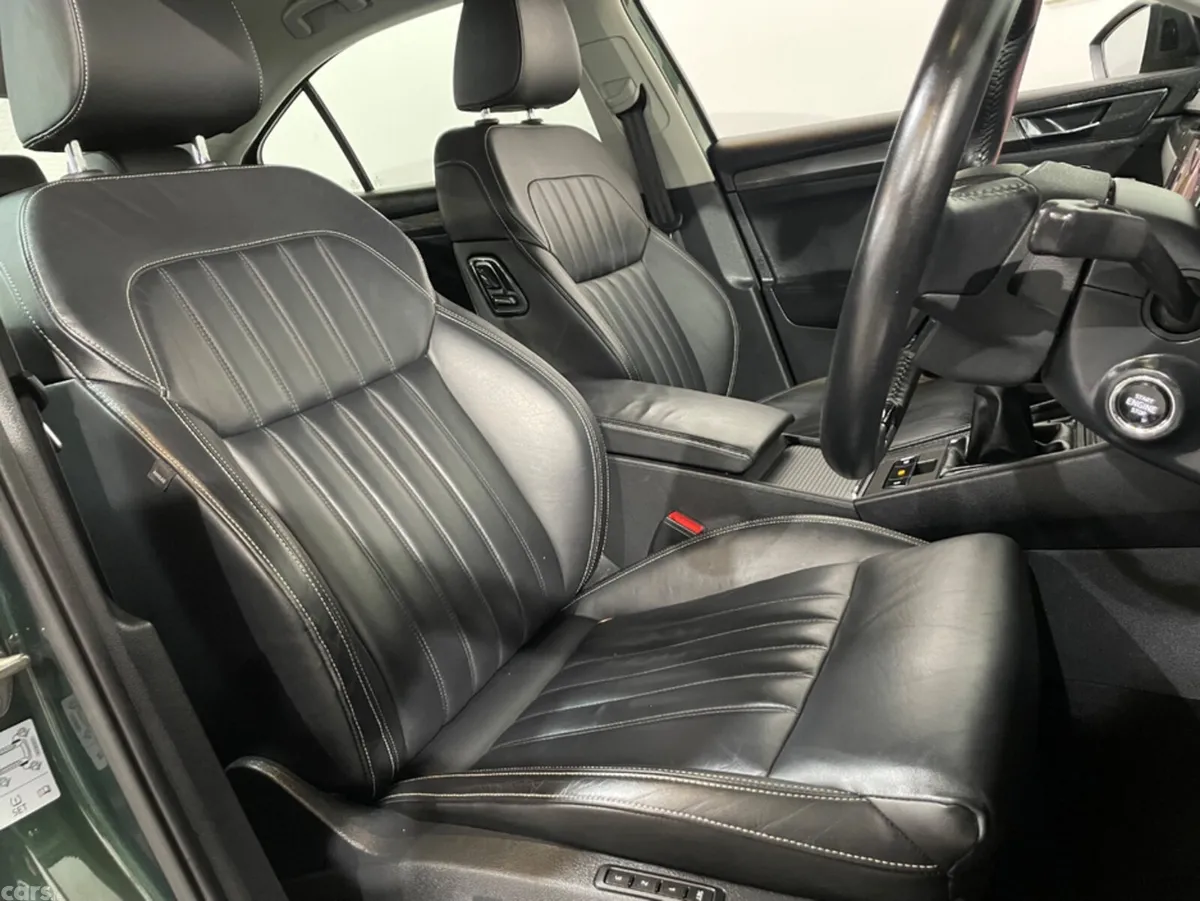 Skoda Superb Hatchback, Diesel, 2021, Green