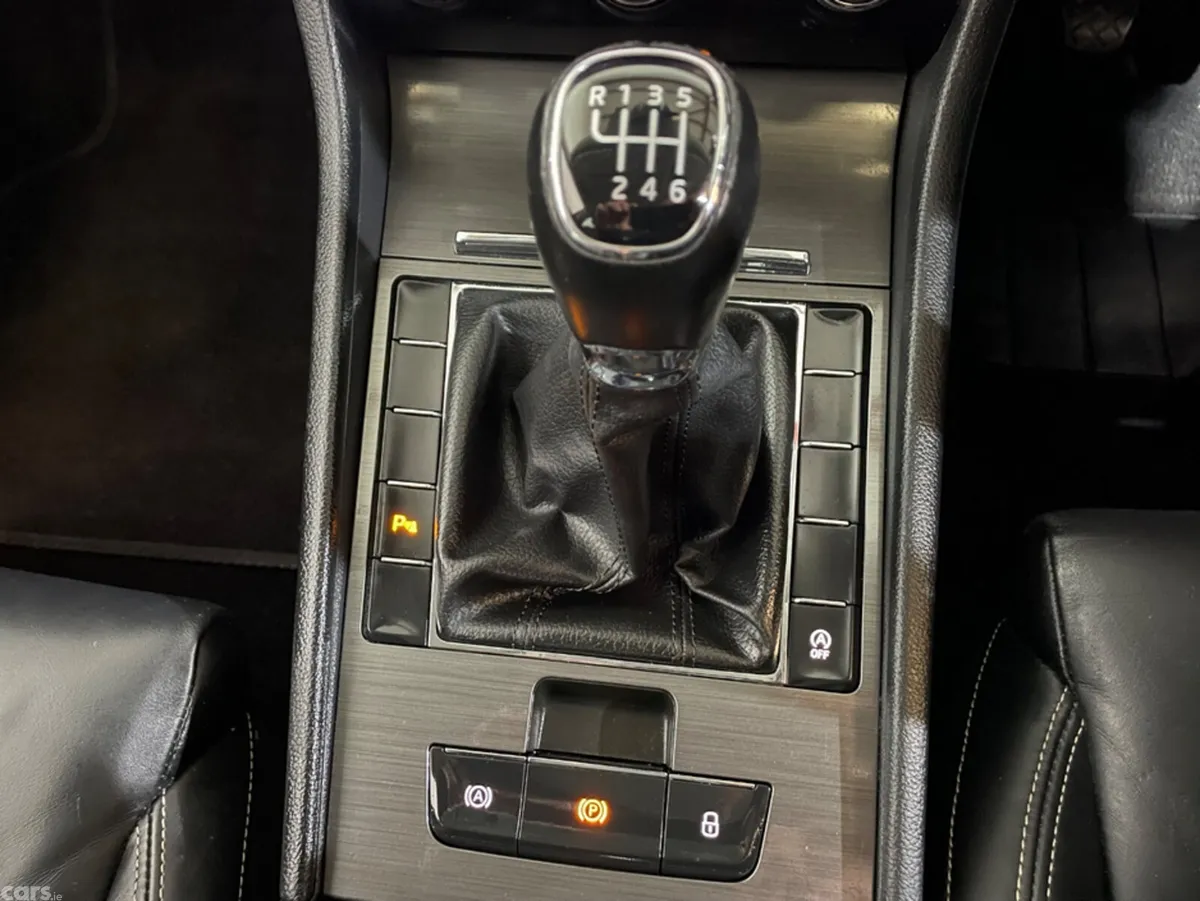 Skoda Superb Hatchback, Diesel, 2021, Green