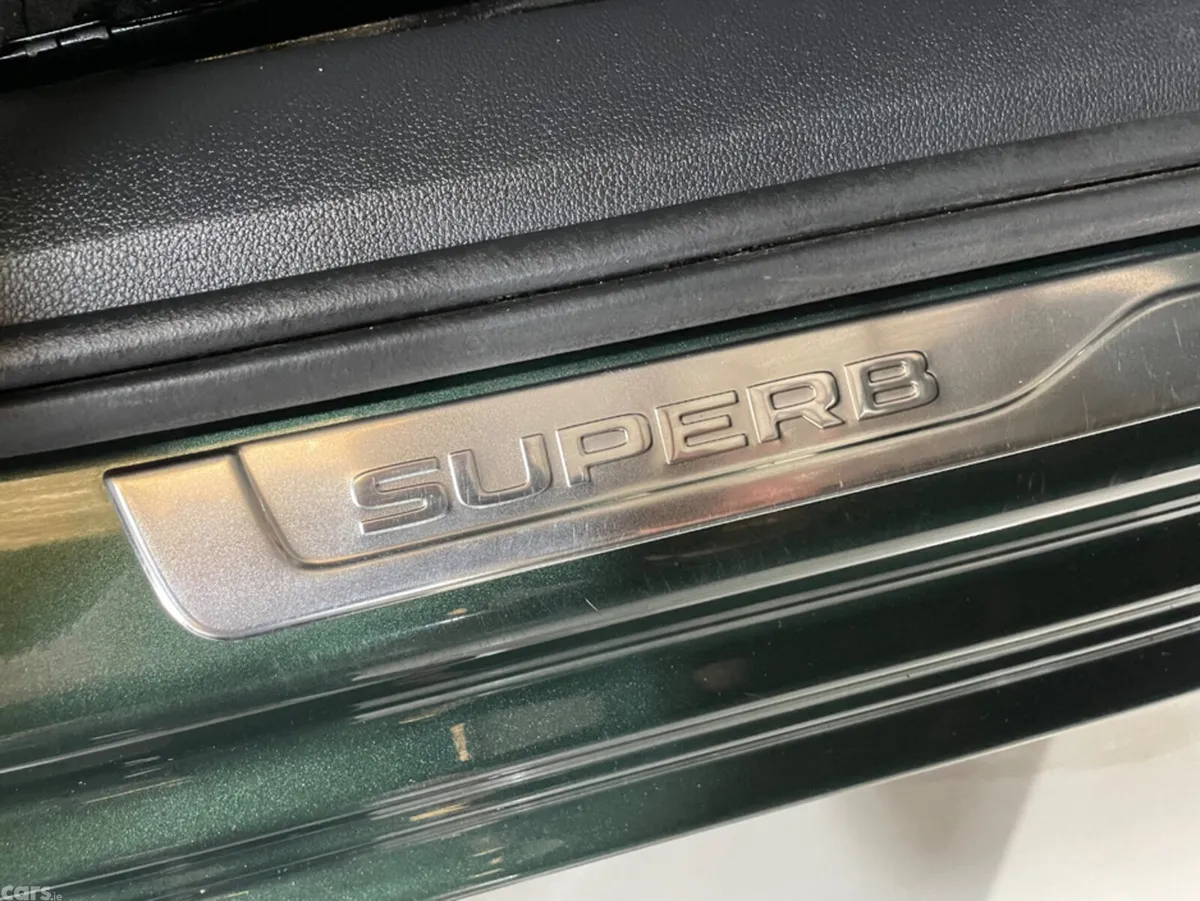 Skoda Superb Hatchback, Diesel, 2021, Green