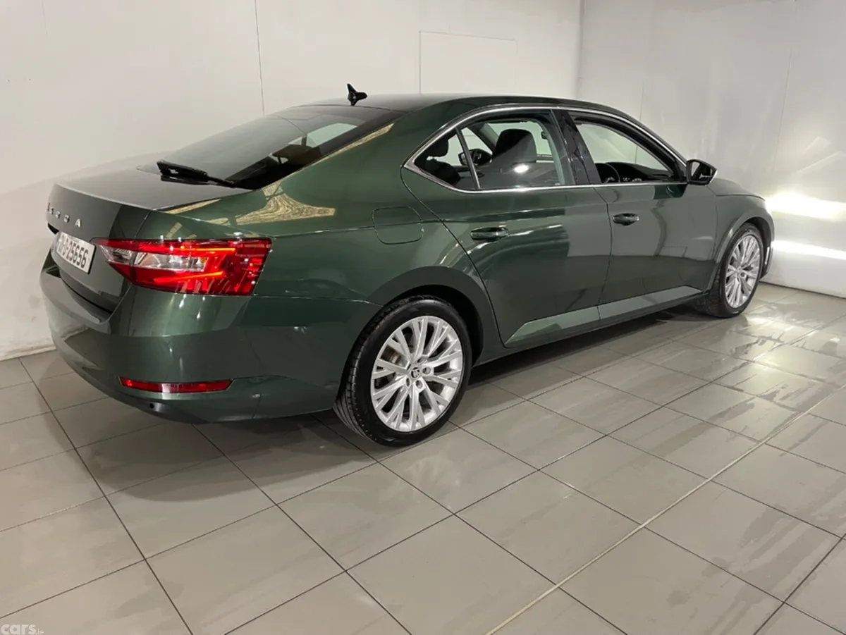 Skoda Superb Hatchback, Diesel, 2021, Green
