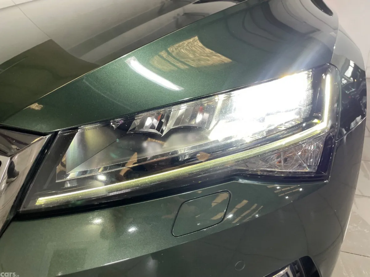 Skoda Superb Hatchback, Diesel, 2021, Green