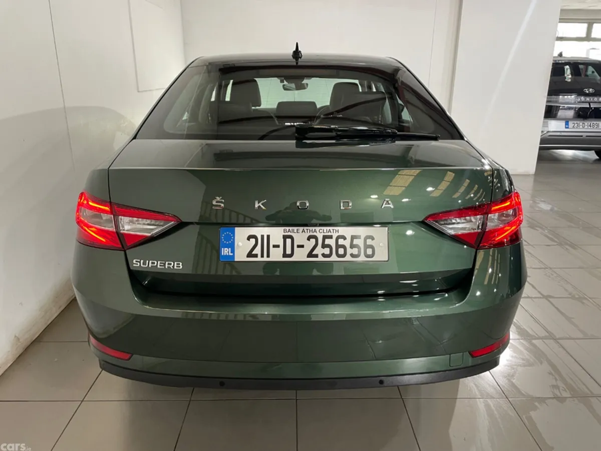 Skoda Superb Hatchback, Diesel, 2021, Green