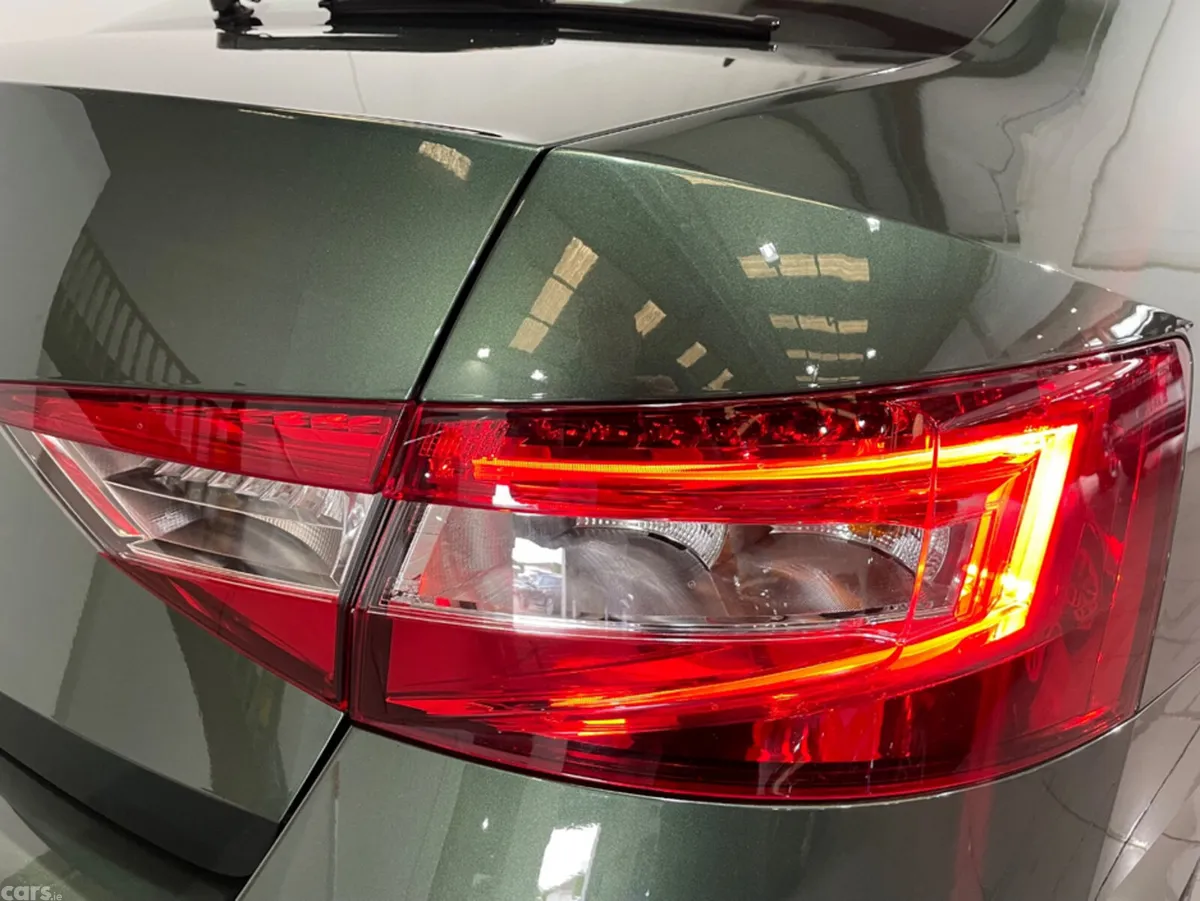 Skoda Superb Hatchback, Diesel, 2021, Green