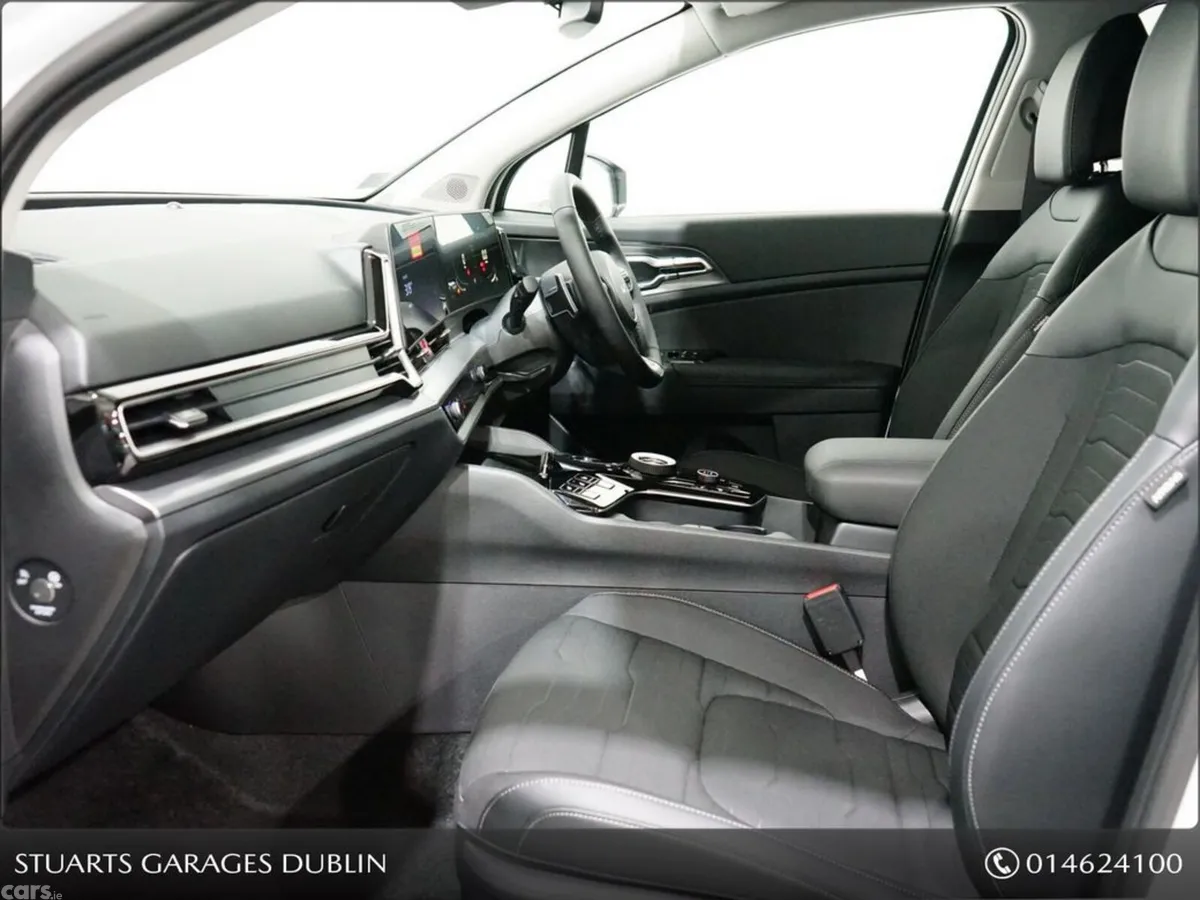Kia Sportage Estate, Petrol Plug-in Hybrid, 2025, White