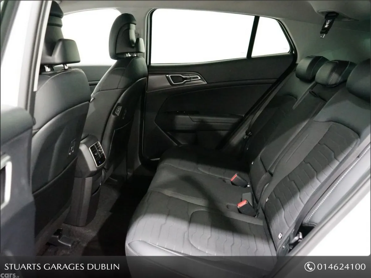 Kia Sportage Estate, Petrol Plug-in Hybrid, 2025, White