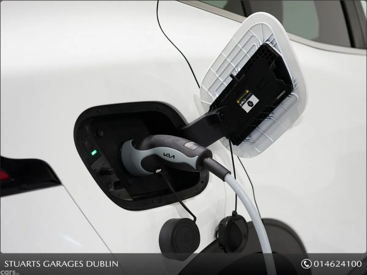 Kia Sportage Estate, Petrol Plug-in Hybrid, 2025, White